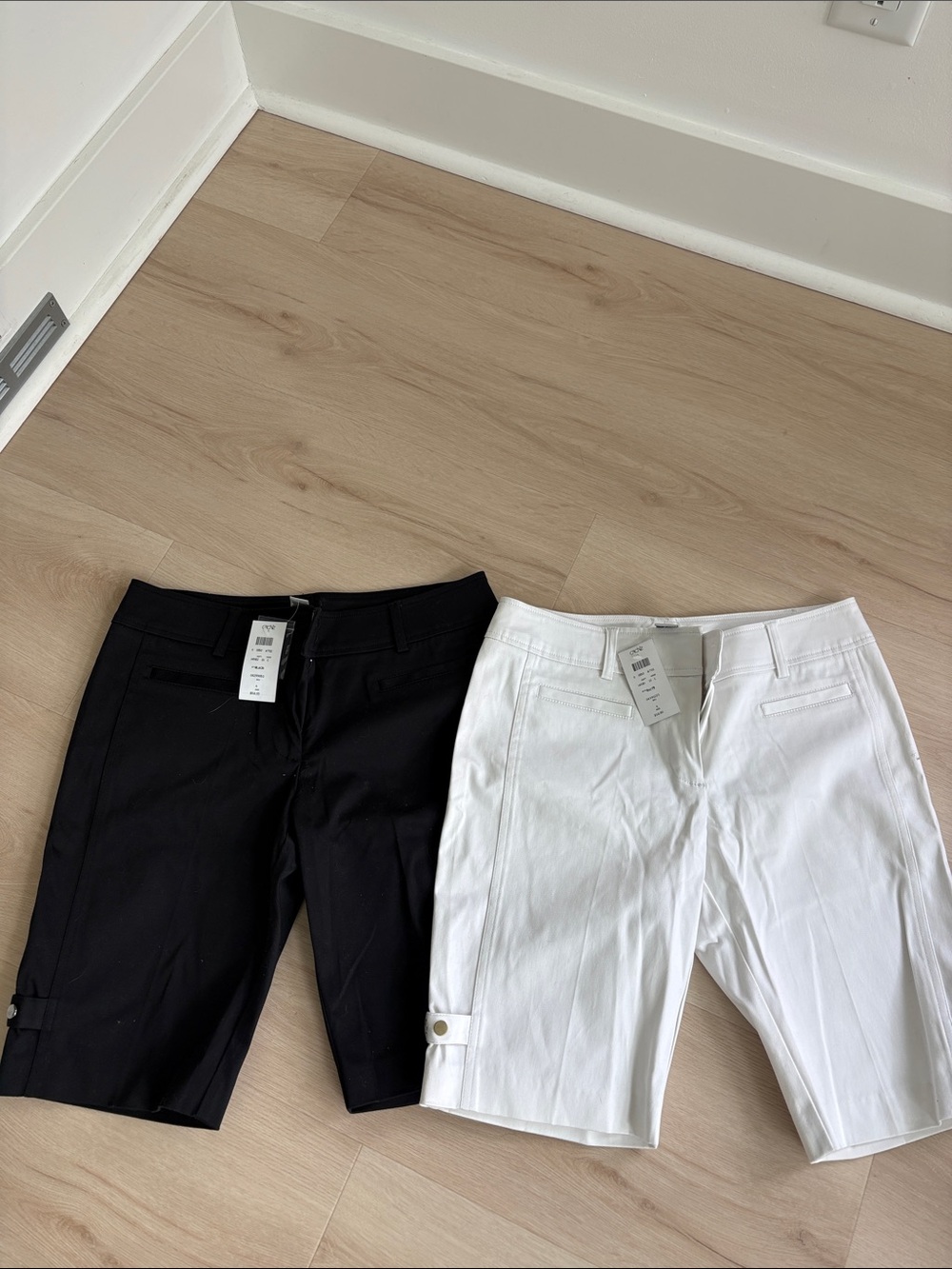 Cache White Knee-Length Bermuda Shorts with Side Tab